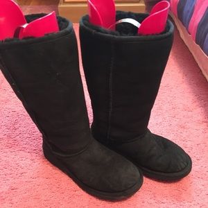 Classic tall black Uggs